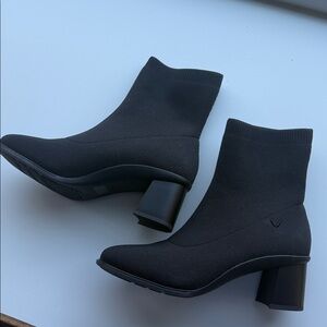 Vivia Black Amanda Running Heel Boots 39/8